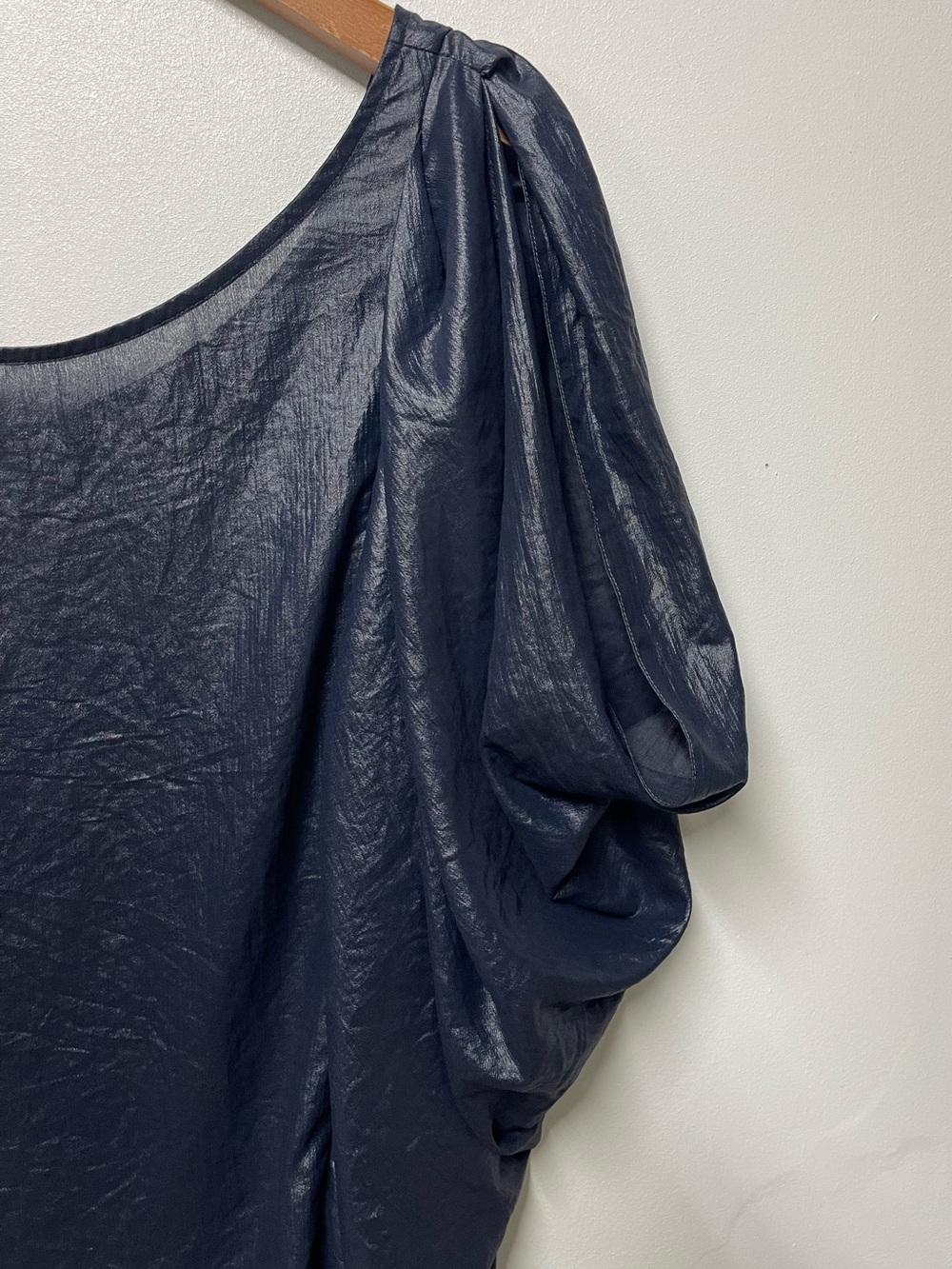 BCBGMAXAZRIA Navy Draped Cold Shoulder Blouse Size Small - Picture 6 of 10